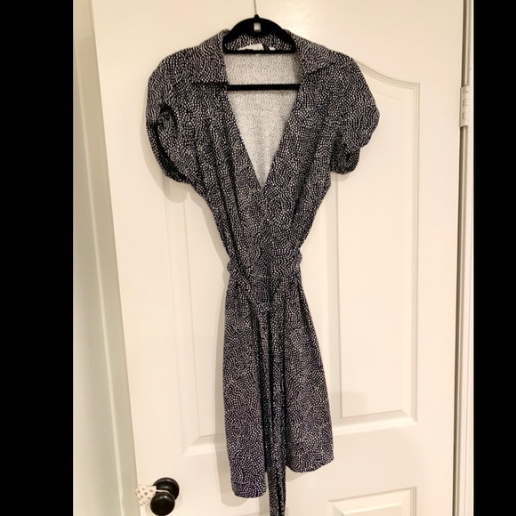 Diane Von Furstenberg Dresses & Skirts - Dvf wrap dress - black and white tiny dots size 10